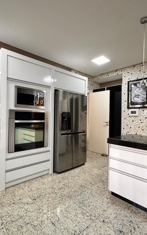 Apartamento para alugar com 492m², 6 quartos e 4 vagas Apartamento para alugar com 492m², 6 quartos e 4 vagasCozinha