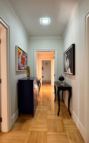 Apartamento para alugar com 492m², 6 quartos e 4 vagas Apartamento para alugar com 492m², 6 quartos e 4 vagasCorredor acesso às suítes