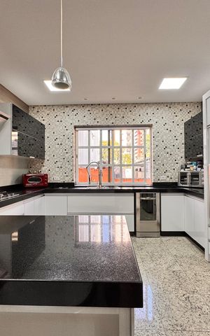 Apartamento para alugar com 492m², 6 quartos e 4 vagas Apartamento para alugar com 492m², 6 quartos e 4 vagasCozinha