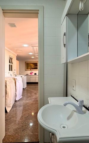 Apartamento para alugar com 492m², 6 quartos e 4 vagas Apartamento para alugar com 492m², 6 quartos e 4 vagasBanheiro de serviço