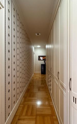 Apartamento para alugar com 492m², 6 quartos e 4 vagas Apartamento para alugar com 492m², 6 quartos e 4 vagasCorredor acesso às suítes
