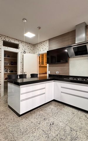 Apartamento para alugar com 492m², 6 quartos e 4 vagas Apartamento para alugar com 492m², 6 quartos e 4 vagasCozinha