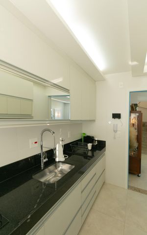 Apartamento à venda com 146m², 3 quartos e 2 vagas Apartamento à venda com 146m², 3 quartos e 2 vagasCozinha