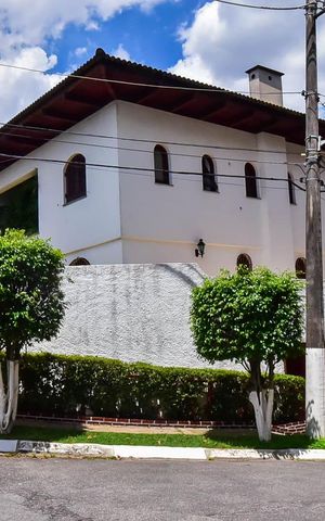 Casa para alugar com 600m², 4 quartos e 10 vagas Casa para alugar com 600m², 4 quartos e 10 vagasFachada