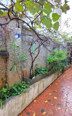 Casa à venda com 200m², 4 quartos e 4 vagas Casa à venda com 200m², 4 quartos e 4 vagasÁrea externa