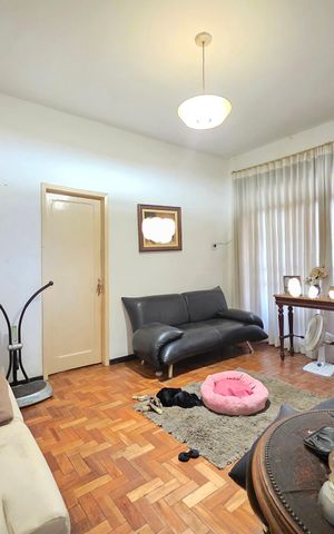 Casa à venda com 200m², 4 quartos e 4 vagas Casa à venda com 200m², 4 quartos e 4 vagasSala