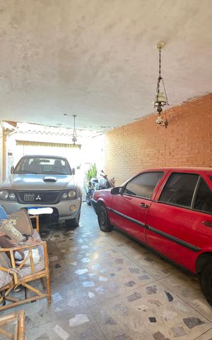 Casa à venda com 200m², 4 quartos e 4 vagas Casa à venda com 200m², 4 quartos e 4 vagasGaragem