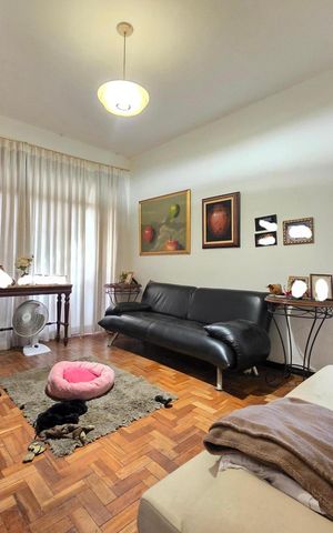 Casa à venda com 200m², 4 quartos e 4 vagas Casa à venda com 200m², 4 quartos e 4 vagasSala