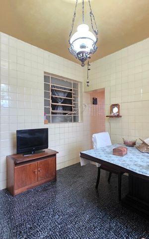 Casa à venda com 200m², 4 quartos e 4 vagas Casa à venda com 200m², 4 quartos e 4 vagasSala