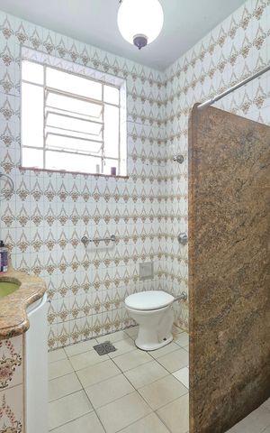 Casa à venda com 200m², 4 quartos e 4 vagas Casa à venda com 200m², 4 quartos e 4 vagasBanheiro