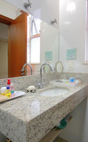 Casa à venda com 400m², 5 quartos e 4 vagasBanheiro da Suíte 2