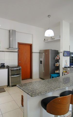 Casa à venda com 400m², 5 quartos e 4 vagasCozinha