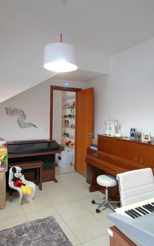 Casa à venda com 400m², 5 quartos e 4 vagasEscritório