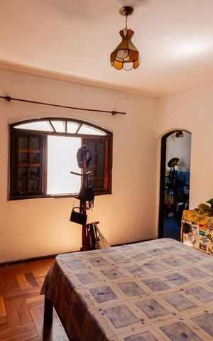 Casa à venda com 417m², 4 quartos e 6 vagas Casa à venda com 417m², 4 quartos e 6 vagasQuarto 4