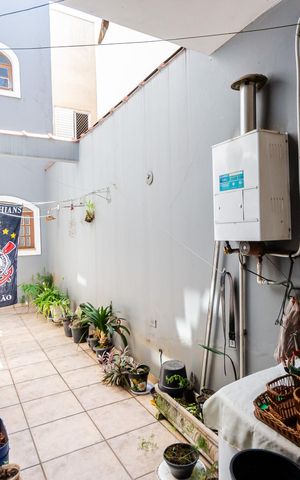Casa à venda com 417m², 4 quartos e 6 vagas Casa à venda com 417m², 4 quartos e 6 vagasÁrea Externa