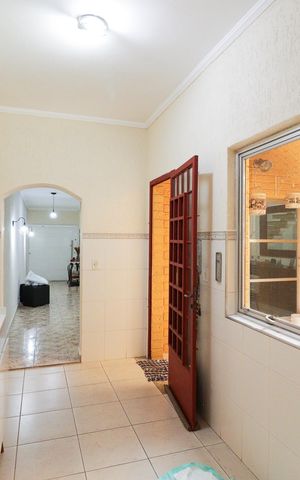 Casa à venda com 220m², 3 quartos e 2 vagas Casa à venda com 220m², 3 quartos e 2 vagasCozinha