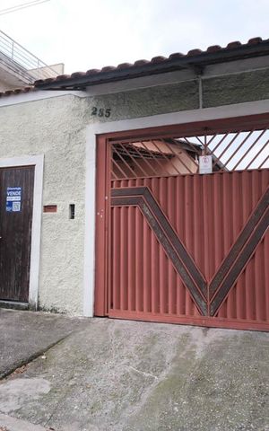 Casa à venda com 600m², 4 quartos e 3 vagasFachada