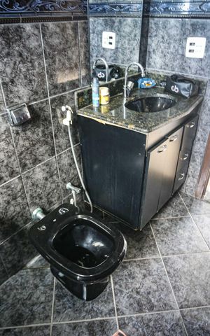 Casa à venda com 243m², 4 quartos e 5 vagas Casa à venda com 243m², 4 quartos e 5 vagasBanheiro 3