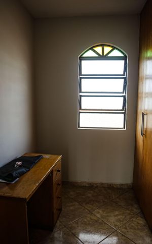 Casa à venda com 243m², 4 quartos e 5 vagas Casa à venda com 243m², 4 quartos e 5 vagasQuarto 3