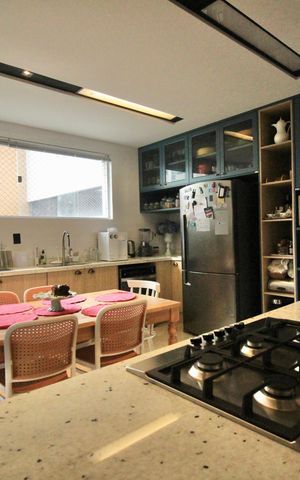Apartamento para alugar com 384m², 4 quartos e 3 vagas Apartamento para alugar com 384m², 4 quartos e 3 vagasCozinha e Área de Serviço