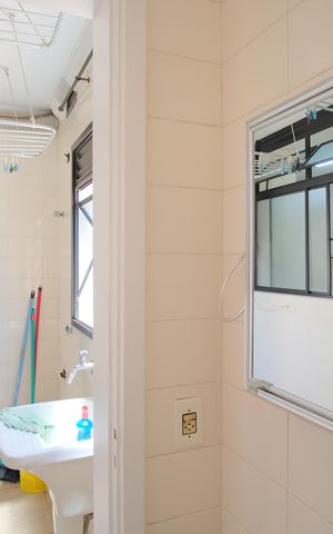 Apartamento para alugar com 100m², 2 quartos e 2 vagasBanheiro de serviço