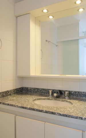 Apartamento para alugar com 100m², 2 quartos e 2 vagasBanheiro da Suíte