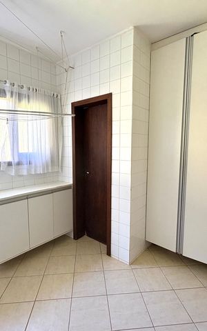 Casa de condomínio à venda com 460m², 4 quartos e 4 vagas Casa de condomínio à venda com 460m², 4 quartos e 4 vagasÁrea de Serviço
