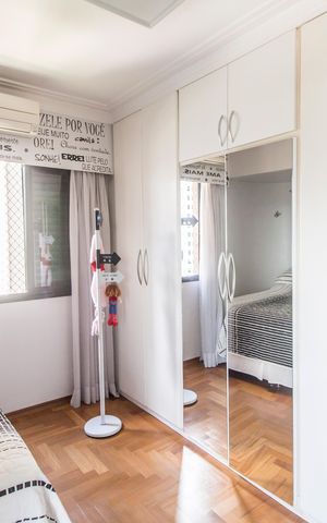 Apartamento à venda com 220m², 3 quartos e 3 vagas Apartamento à venda com 220m², 3 quartos e 3 vagasSuíte 2