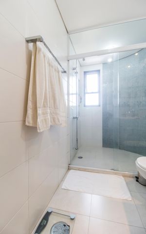 Apartamento à venda com 220m², 3 quartos e 3 vagas Apartamento à venda com 220m², 3 quartos e 3 vagasBanheiro da Suíte 1