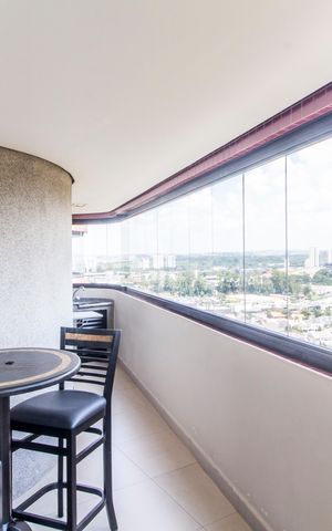 Apartamento à venda com 220m², 3 quartos e 3 vagas Apartamento à venda com 220m², 3 quartos e 3 vagasVaranda Sala de Jantar