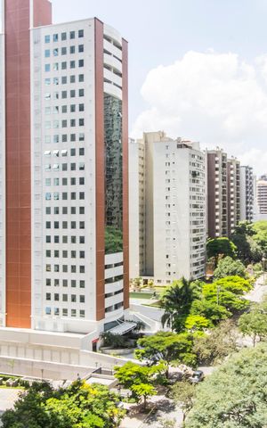 Apartamento à venda com 220m², 3 quartos e 3 vagas Apartamento à venda com 220m², 3 quartos e 3 vagasVista da Suíte