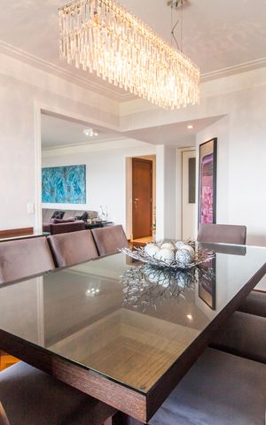 Apartamento à venda com 220m², 3 quartos e 3 vagas Apartamento à venda com 220m², 3 quartos e 3 vagasSala de Jantar