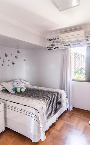 Apartamento à venda com 220m², 3 quartos e 3 vagas Apartamento à venda com 220m², 3 quartos e 3 vagasSuíte 2