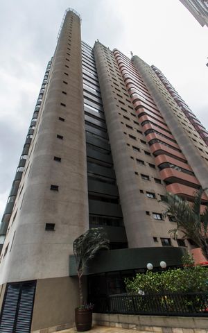 Apartamento à venda com 220m², 3 quartos e 3 vagasFachada do bloco