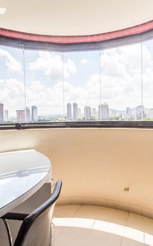 Apartamento à venda com 220m², 3 quartos e 3 vagas Apartamento à venda com 220m², 3 quartos e 3 vagasVaranda Suíte 2