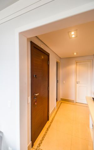 Apartamento à venda com 220m², 3 quartos e 3 vagas Apartamento à venda com 220m², 3 quartos e 3 vagasHall social Sala de TV