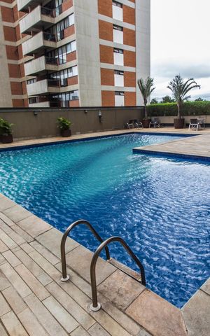Apartamento à venda com 220m², 3 quartos e 3 vagasÁrea comum - Piscina