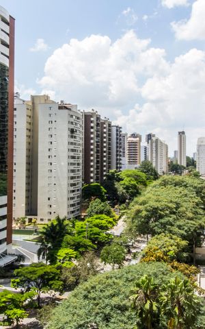 Apartamento à venda com 220m², 3 quartos e 3 vagas Apartamento à venda com 220m², 3 quartos e 3 vagasVista da Suíte