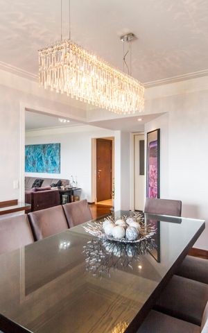 Apartamento à venda com 220m², 3 quartos e 3 vagas Apartamento à venda com 220m², 3 quartos e 3 vagasSala de Jantar