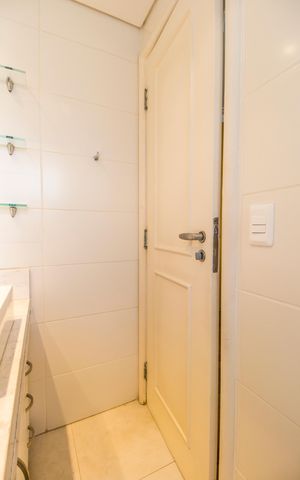 Apartamento à venda com 220m², 3 quartos e 3 vagas Apartamento à venda com 220m², 3 quartos e 3 vagasBanheiro da Suíte 3