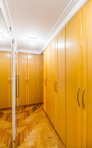 Apartamento à venda com 220m², 3 quartos e 3 vagas Apartamento à venda com 220m², 3 quartos e 3 vagasCloset da suíte 1