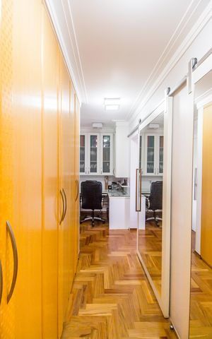 Apartamento à venda com 220m², 3 quartos e 3 vagas Apartamento à venda com 220m², 3 quartos e 3 vagasCloset da suíte 1
