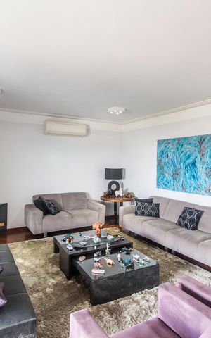 Apartamento à venda com 220m², 3 quartos e 3 vagas Apartamento à venda com 220m², 3 quartos e 3 vagasSala de TV