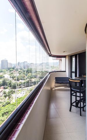Apartamento à venda com 220m², 3 quartos e 3 vagas Apartamento à venda com 220m², 3 quartos e 3 vagasVaranda Sala de Jantar