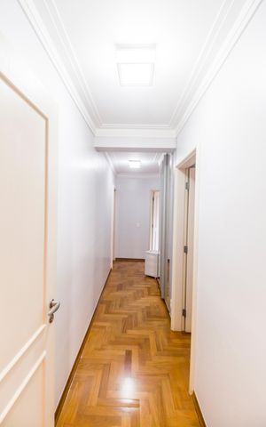 Apartamento à venda com 220m², 3 quartos e 3 vagas Apartamento à venda com 220m², 3 quartos e 3 vagasCorredor