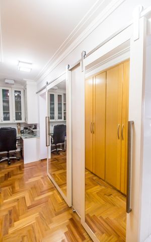 Apartamento à venda com 220m², 3 quartos e 3 vagas Apartamento à venda com 220m², 3 quartos e 3 vagasCloset da suíte 1