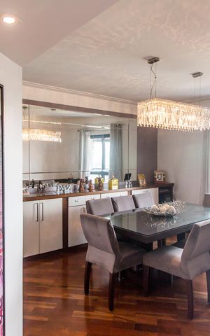 Apartamento à venda com 220m², 3 quartos e 3 vagas Apartamento à venda com 220m², 3 quartos e 3 vagasSala de Jantar