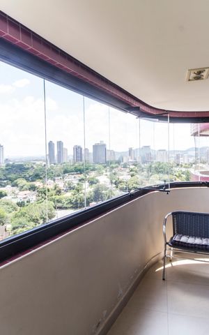 Apartamento à venda com 220m², 3 quartos e 3 vagas Apartamento à venda com 220m², 3 quartos e 3 vagasVaranda Sala de Jantar