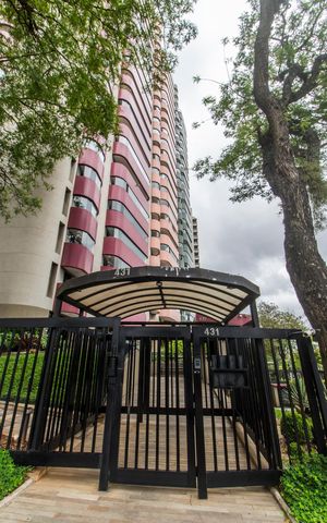 Apartamento à venda com 220m², 3 quartos e 3 vagasFachada