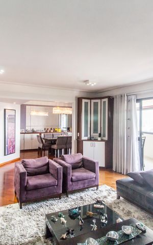 Apartamento à venda com 220m², 3 quartos e 3 vagas Apartamento à venda com 220m², 3 quartos e 3 vagasSala de TV